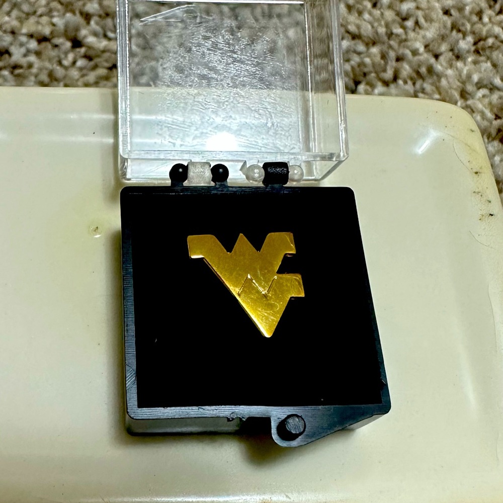 West Virginia Mountaineers gold tone in box Lapel Badge Hat Vest Pin Souvenir
